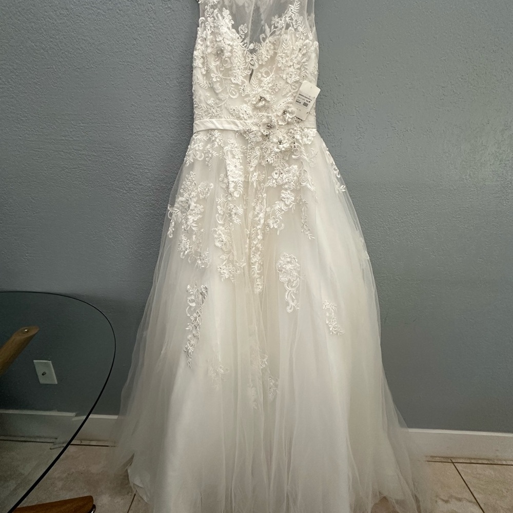 Elegant White Lace Wedding Dress